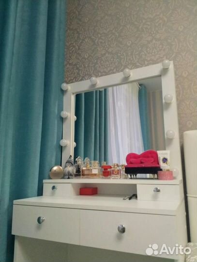 Уголок красоты. Гримерный столик