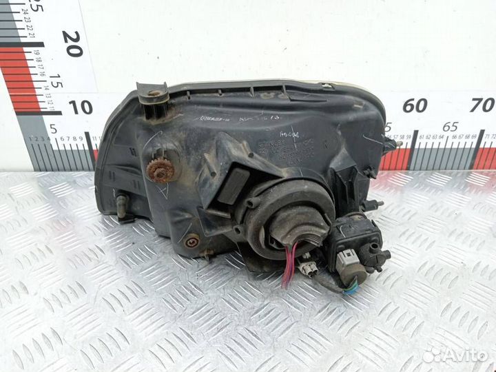 Фара правая Mitsubishi L200 3 2002 MR439532
