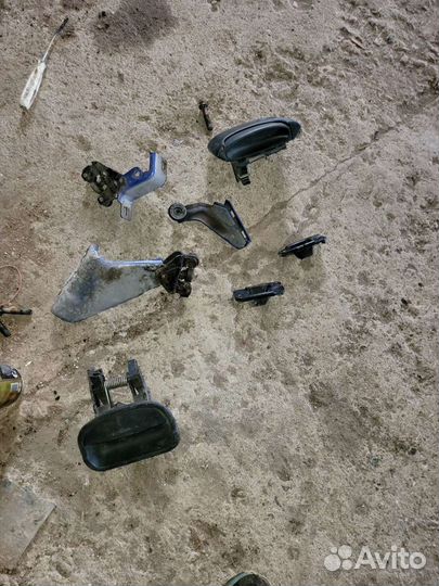 Петли сдвижной правой двери на кангу 1