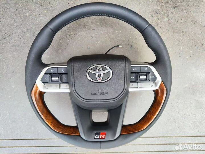 Руль с подогревом стиль TLC 300 карбон перфорация