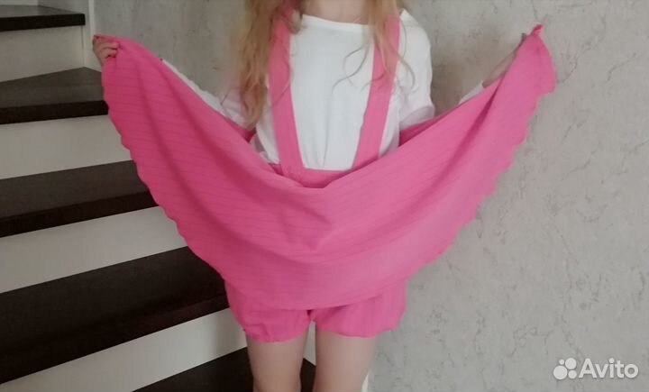 Костюм для девочки (сарафан, шорты, кофта,заколки)