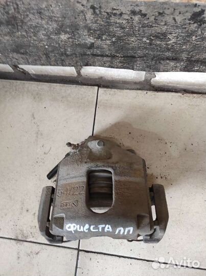 Суппорт тормозной передний правый Ford Fiesta MK5