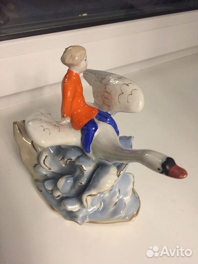 Статуэтка Иванушка на лебеде Дулево