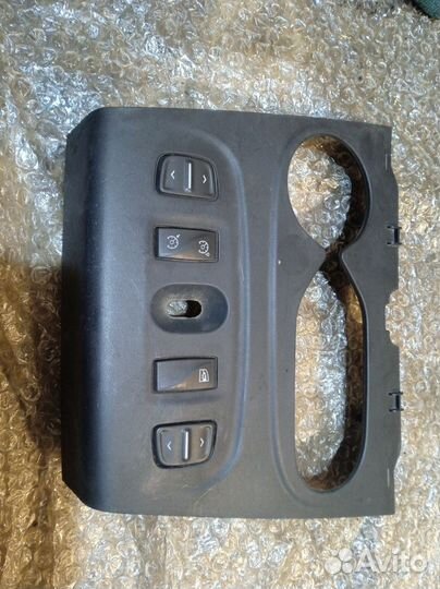 Рамка магнитолы Renault Logan