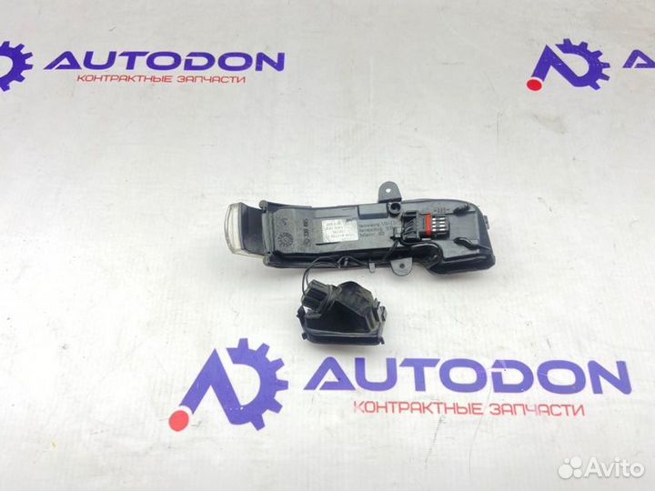 Повторитель поворота левый Mercedes E W211