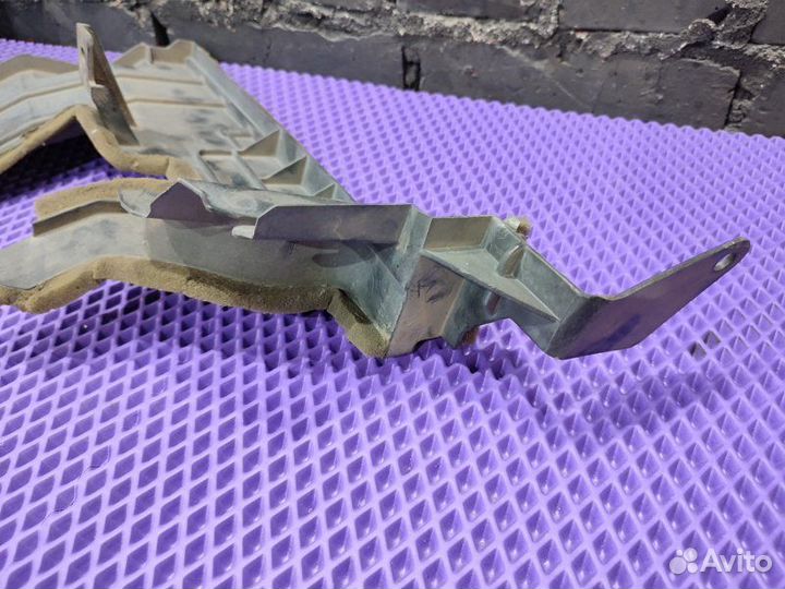 Дефлектор радиатора передний левый Nissan Note E12