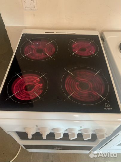 Плита электрическая Indesit, в отличном состоянии