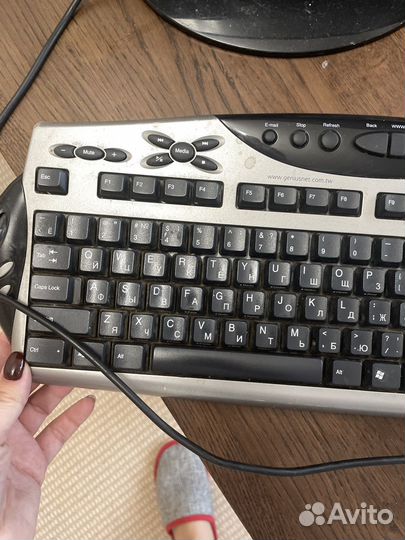 Монитор и клавиатура для компьютера