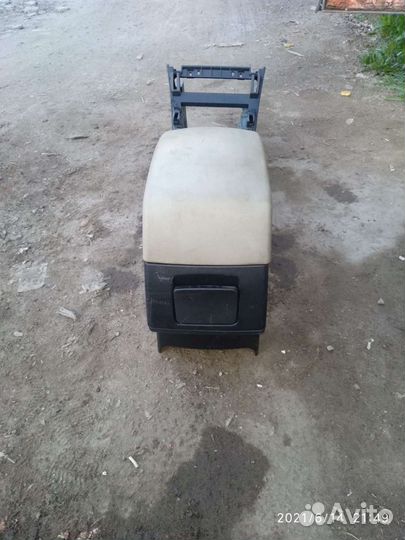 Подлокотник Lifan x60