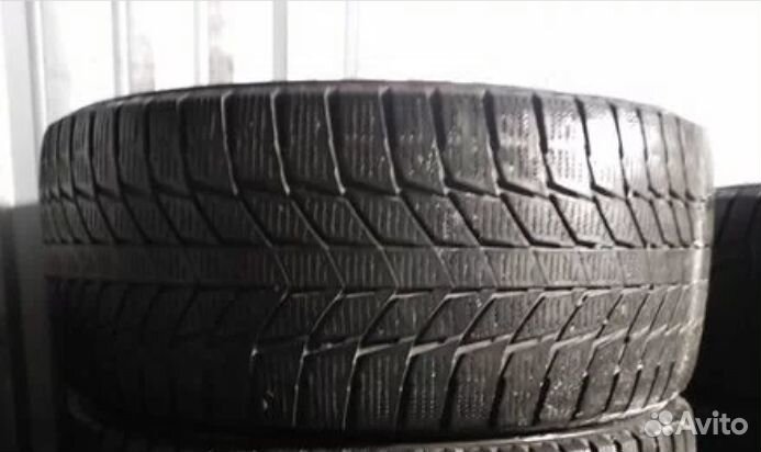 Triangle PL01 235/40 R18
