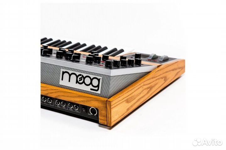Moog One Polyphonic Synthesizer 8 ожидается