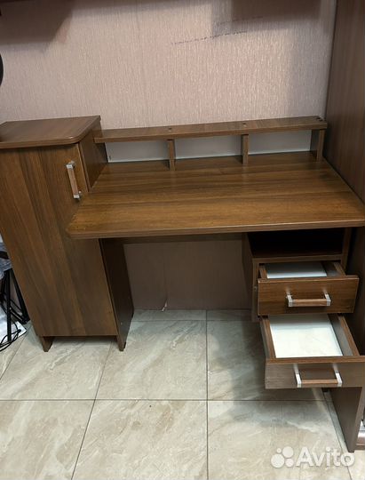 Письменный стол