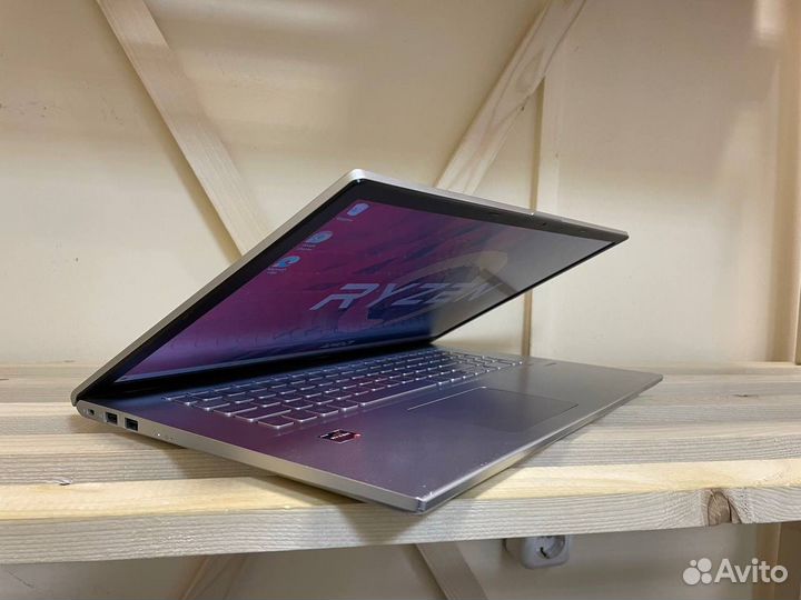 Большой Asus 17.3 Ryzen 3-3200U/AMD 540X/8Gb