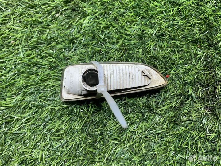 Повторитель поворота передний правый Opel Astra J