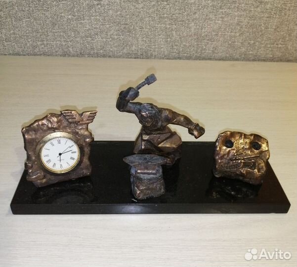 Настольные часы 