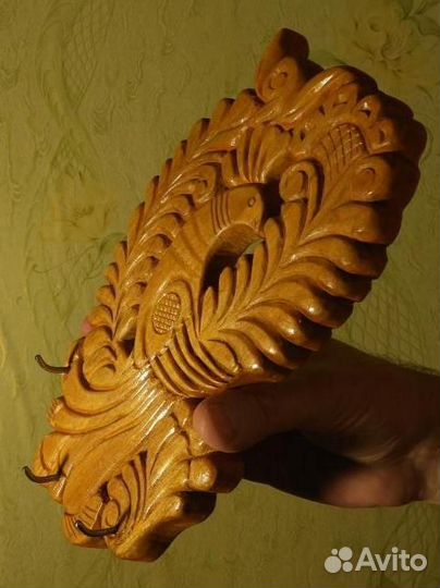 Ключница резная