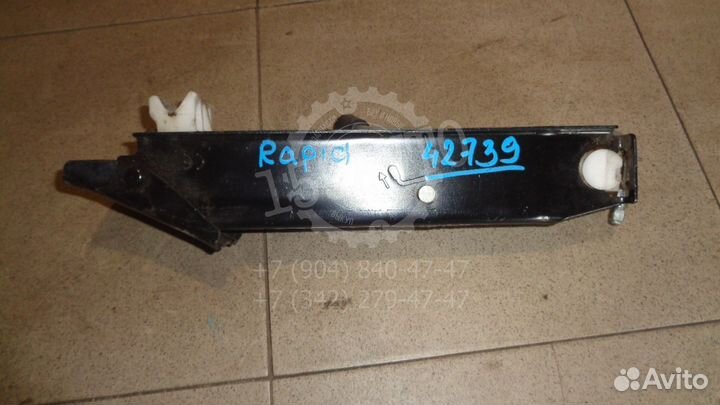 Домкрат Skoda Rapid 1