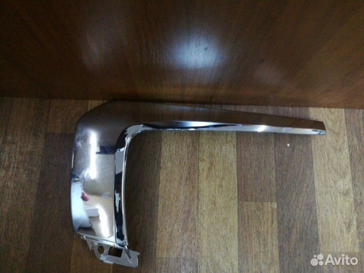 Молдинг бампера передний левый Mitsubishi