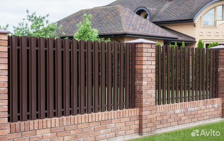 Евроштакетник П-образный с жесткими ребрами