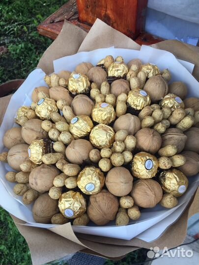 Букет из орешков и конфет