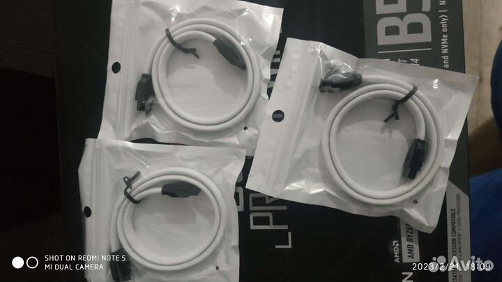 SATA кабель белый