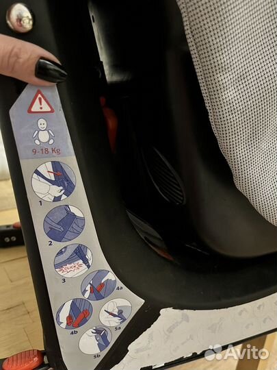 Автомобильное кресло chicco iso fix