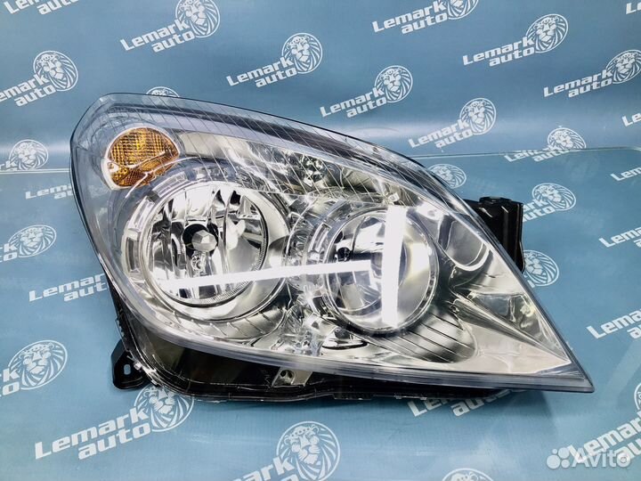 Фара правая Opel Astra H