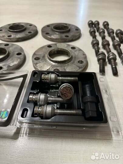 Проставки колесныес болтами на audi Q7