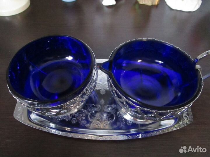 Молочник и сахарница на подносе кобальт Англия