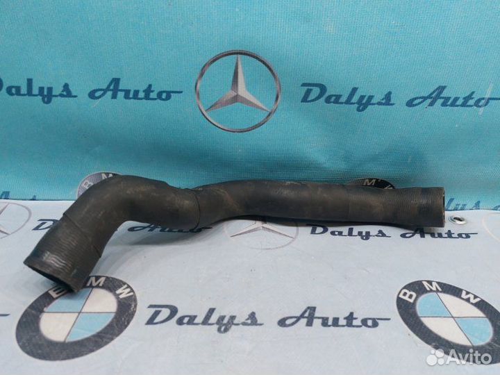 Патрубок системы охлаждения Mercedes-Benz E-Class
