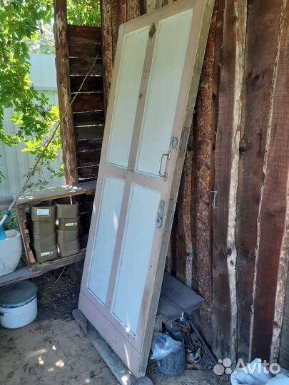 Двери входная и балконная