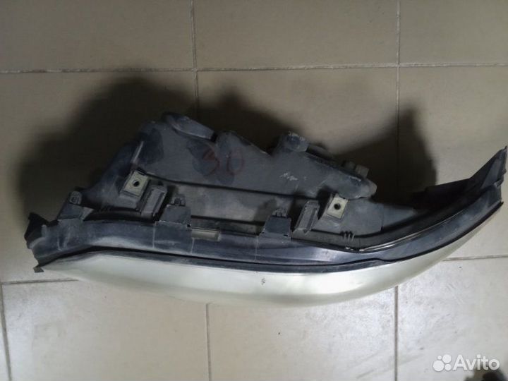 Фара ксеноновая левая Volvo