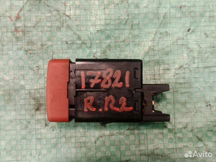 Кнопка аварийной сигнализации Land Rover Range