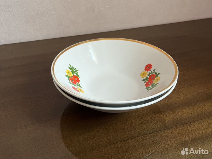 Глубокая тарелка фарфоровая салатник СССР