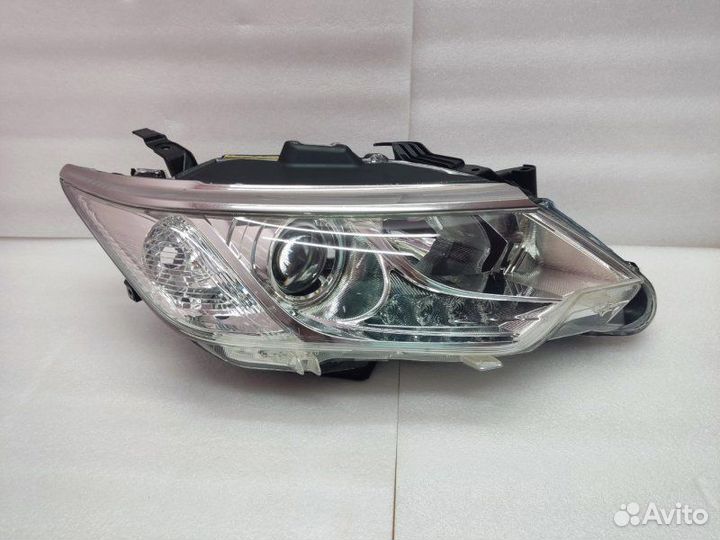 Фара ксенон правая Toyota Camry ACV51 2015-2017