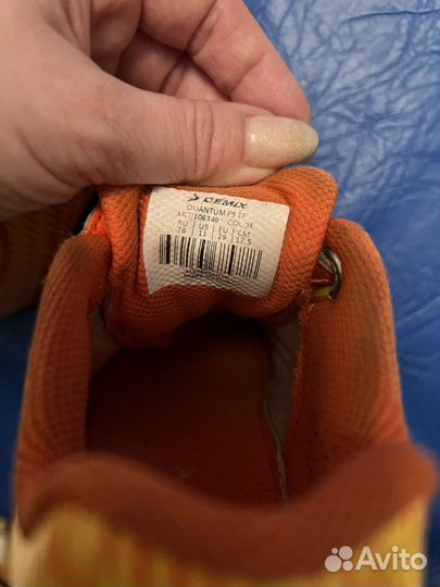 Футбольные бутсы и щитки