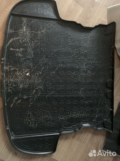 Резиновый коврик в багажник mitsubishi outlander
