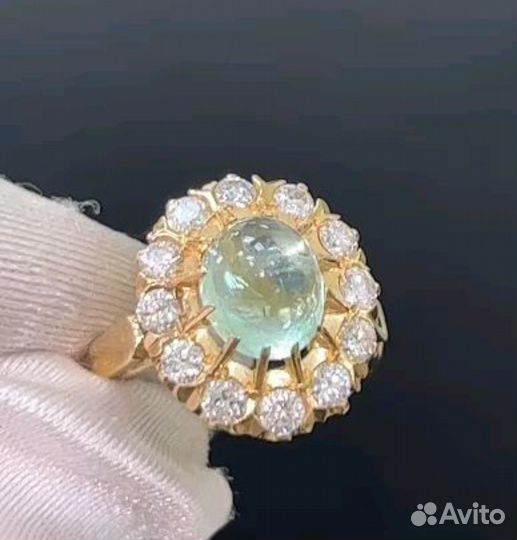 Золотое кольцо с бриллиантами и изумрудом 750 про
