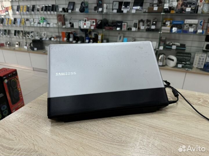 Сд32 Ноутбук Samsung NP300 i3 16/512SSD