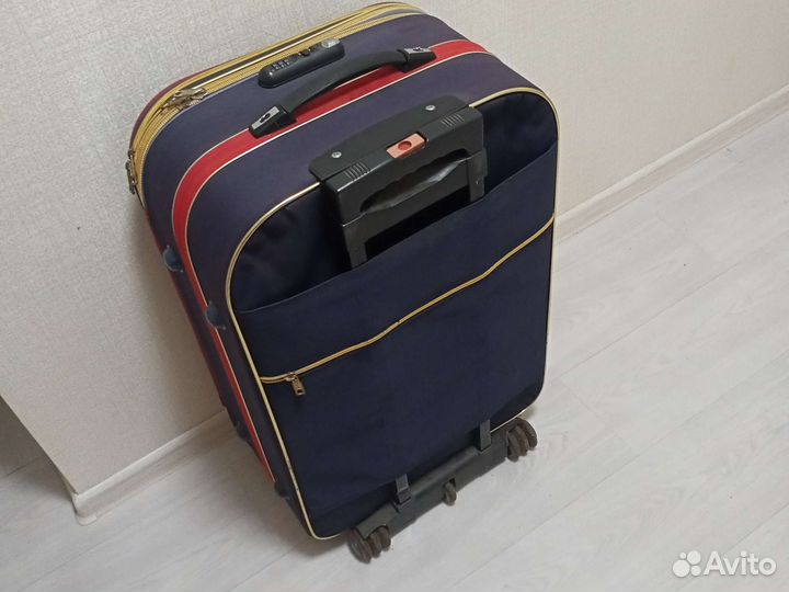 Чемодан туристический большой