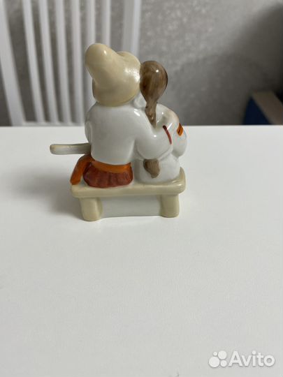 Фарфоровая статуэтка Посиделки на лавочке СССР
