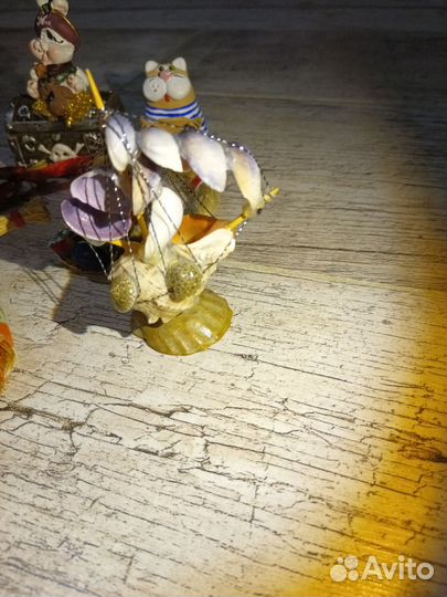 Сувениры в разных стилях, 8 шт