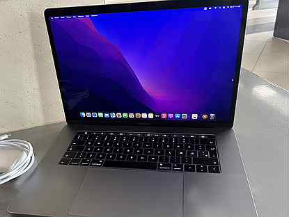 Apple macbook pro 15 2016 i7 Touch Bar