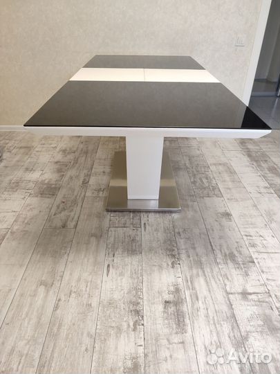 Стол обеденный