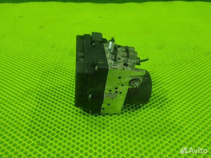 Блок ABS (насос) Toyota Camry