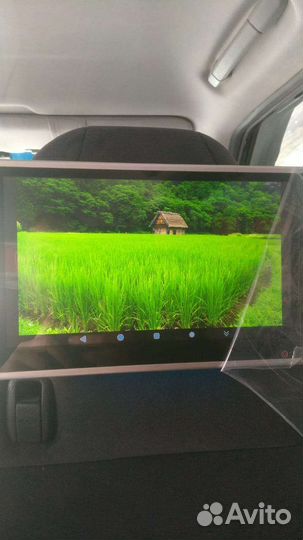 Монитор для задних пассажиров
