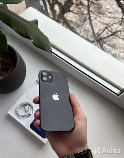 iPhone 12, 64 ГБ