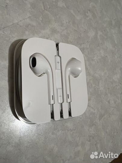 Наушники Apple EarPods with 3.5mm Headphone Plug
