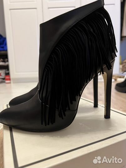 Ботильоны с бахромой