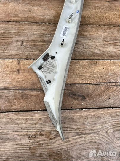 Обшивка стойки передняя правая Audi 3 8P 1.8 2008